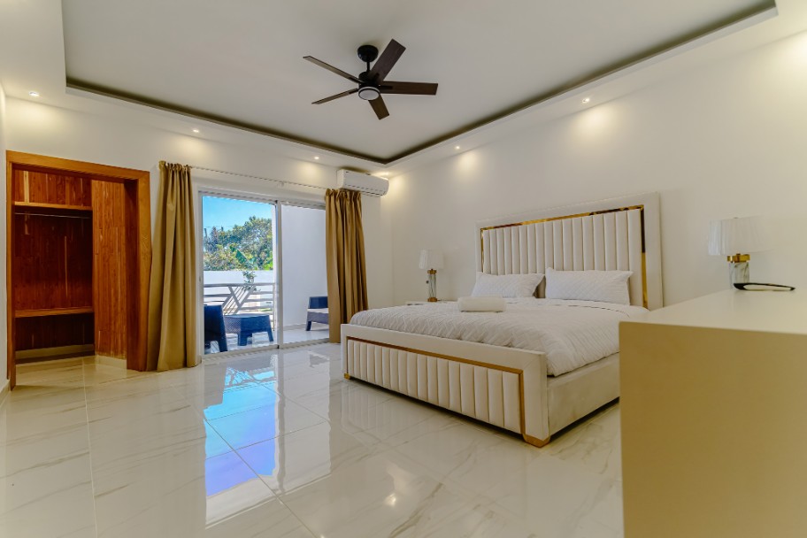 Condo 11-A Modern Executive Suite w/Pool Access — photo 4