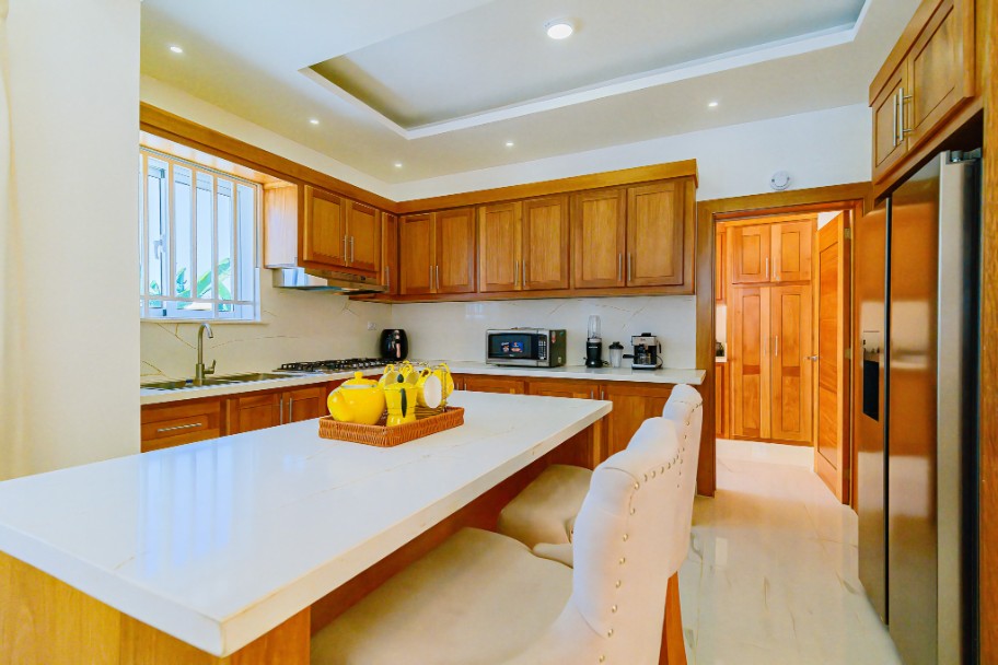 Condo 11-A Modern Executive Suite w/Pool Access — photo 5