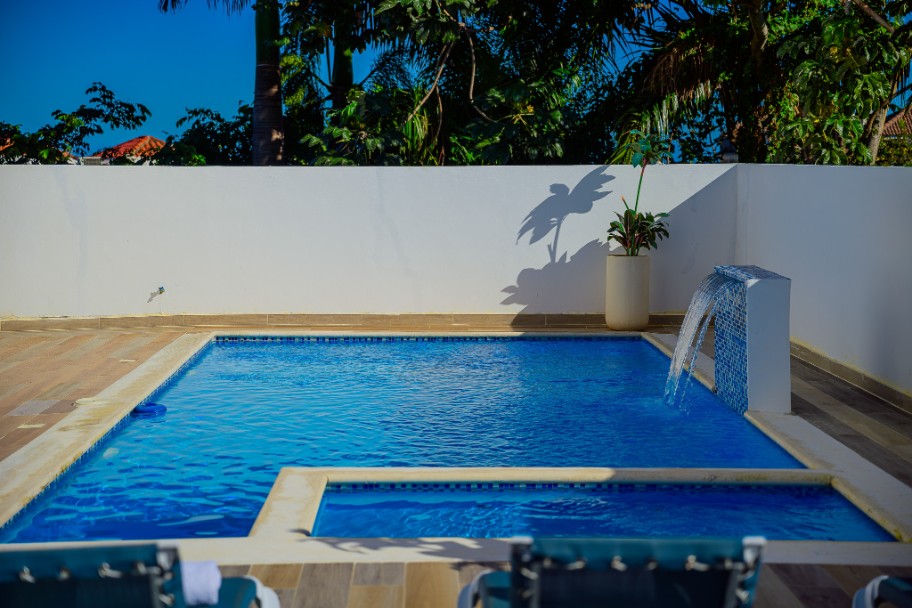 Condo 11-B Modern Executive Suite w/Pool Access — photo 3
