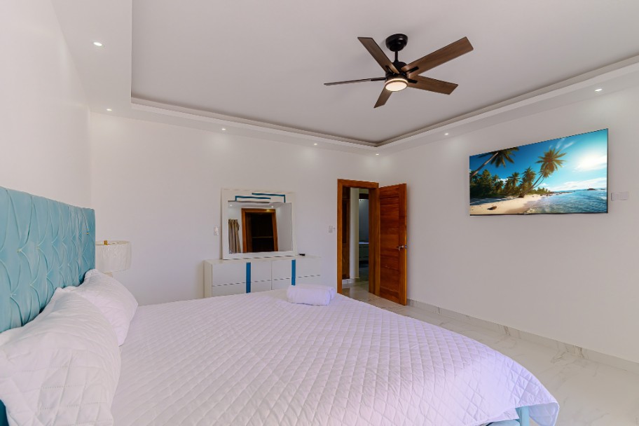 Condo 11-B Modern Executive Suite w/Pool Access — photo 5