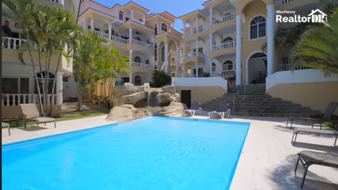 Tropical Confesi Penthouse by the Beach — photo 3