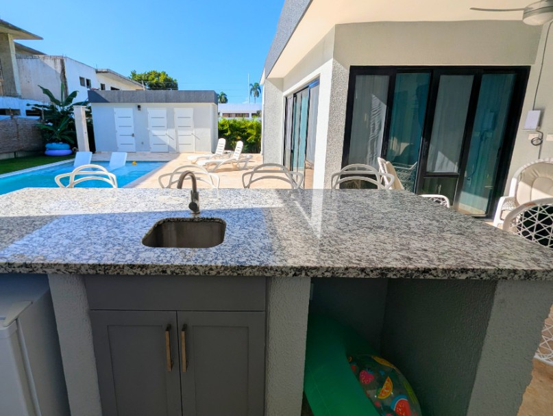Modern 2BR Oasis | Private Pool ad Tropical Garden — photo 3