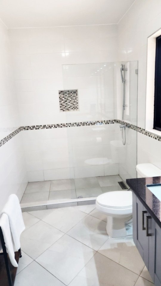 Modern 2BR Oasis | Private Pool ad Tropical Garden — photo 6